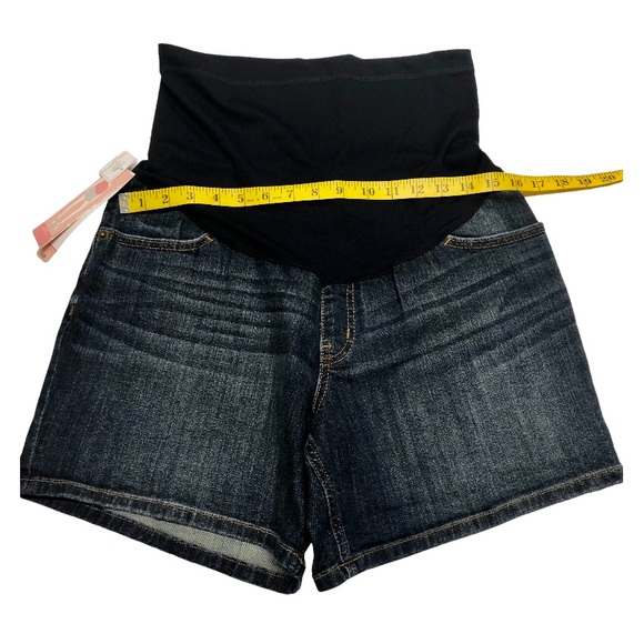 NWT Liz Lange Maternity Denim Shorts, Size Medium - Picture 5 of 9